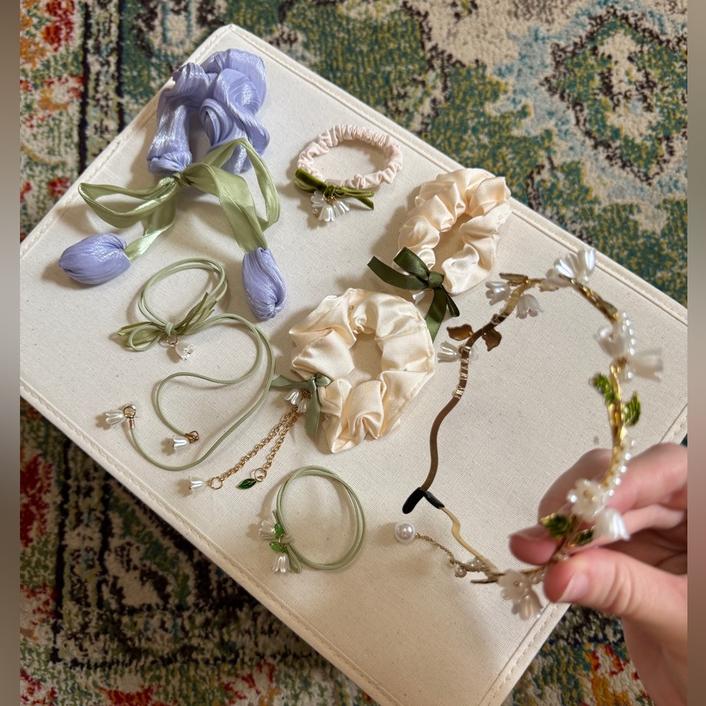 Elegant Cream and Gold Floral Hair Accessories Set